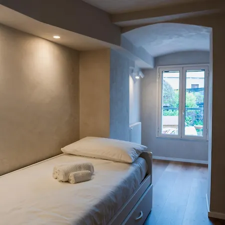 Apartment Black Stones Li Cuti