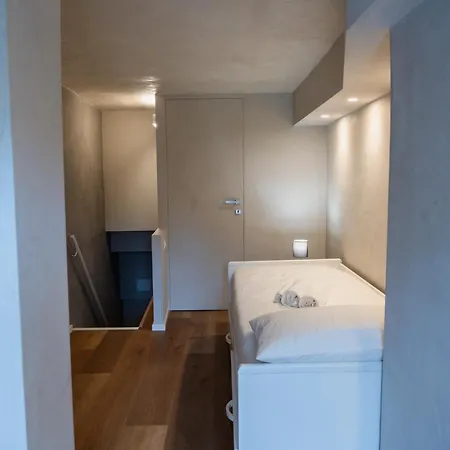 Black Stones Li Cuti Apartment