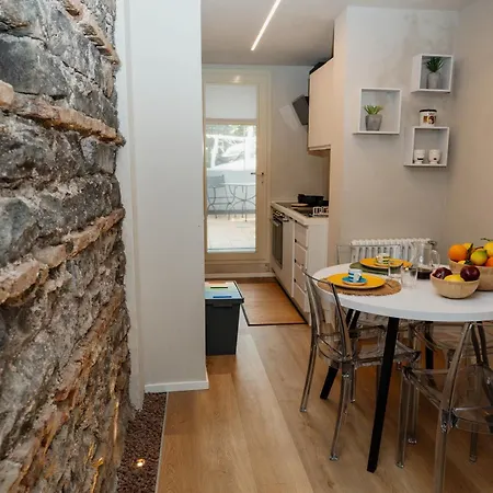 Black Stones Li Cuti Apartment